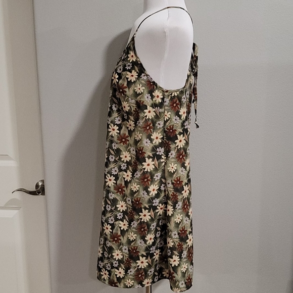 Floral Dress - Picture 2 of 3